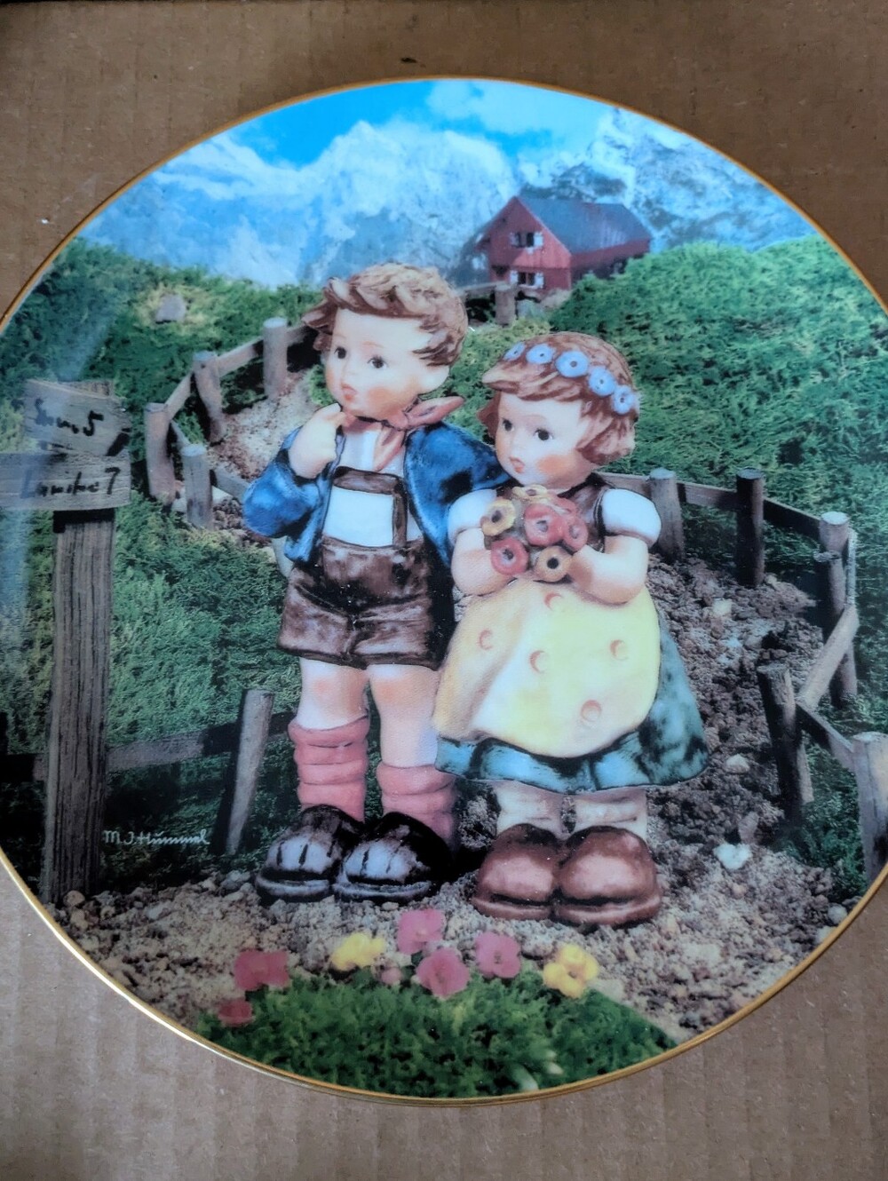 M J Hummel Hand-Painted Children Decorative Wall Plate Little Companions LY2702